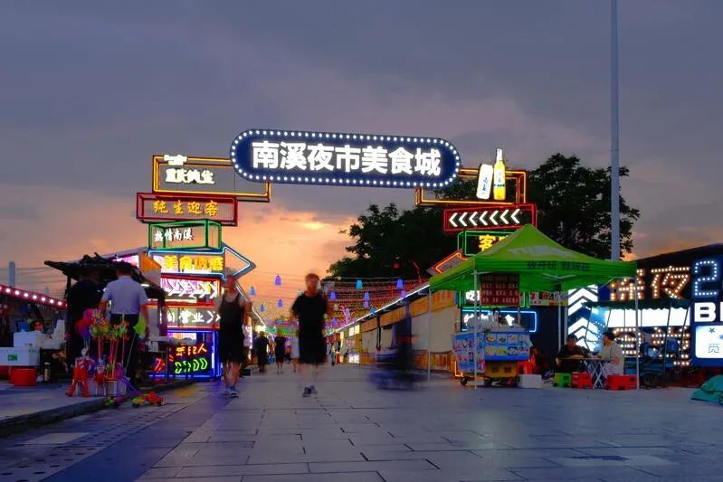 夜市美食城  罗平2025.6.27.jpg