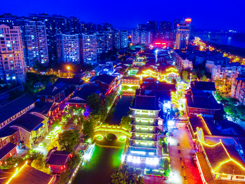夜景 肖岚心.png