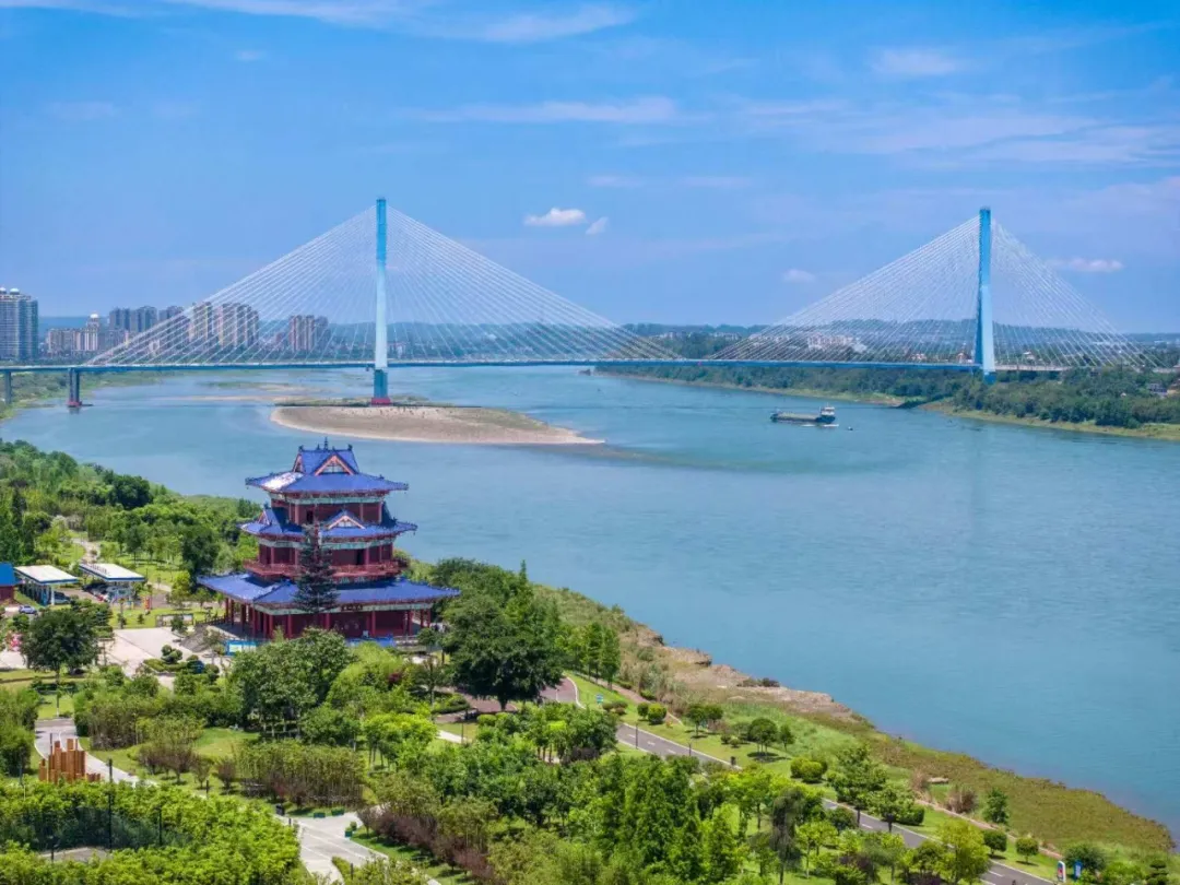 罗平 漂海楼.jpg