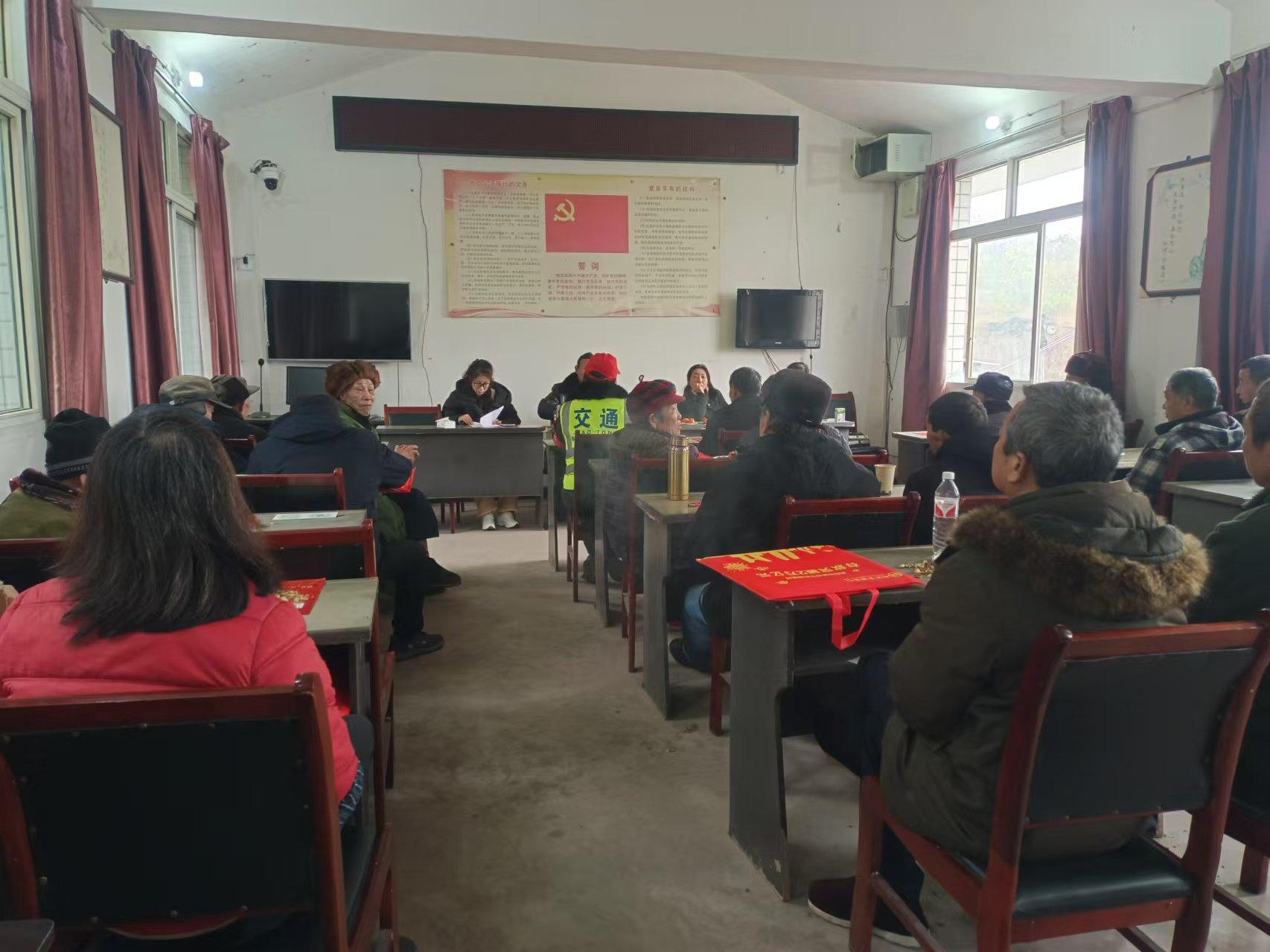 南溪街道白花村开展返乡农民工座谈会图片2.jpg