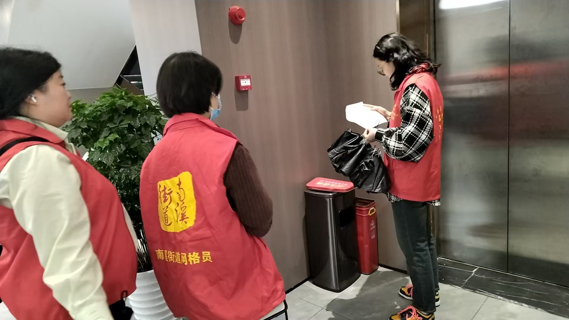 金鸿社区开展节前安全检查.png