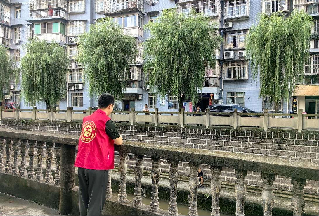 青龙社区开展夏季巡河防溺水志愿者活动(1).png