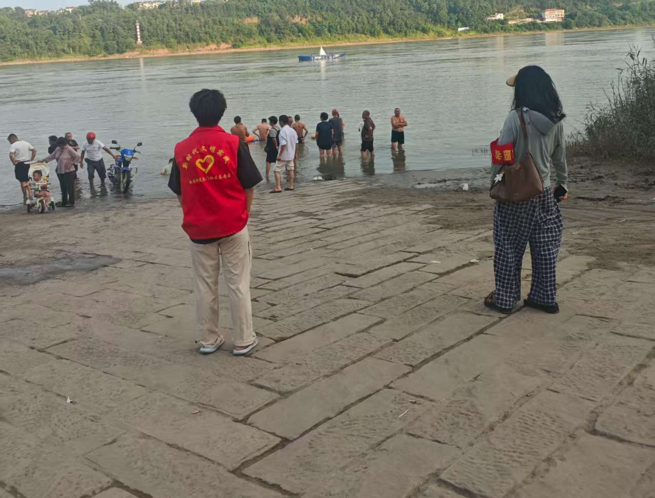 南门社区开展“守护长江”志愿活动 共筑生态安全防线_看图王.png
