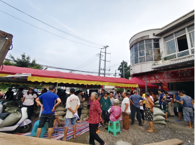 茶花村：五粮液定制高粱收割忙 家门口收购暖民心.png