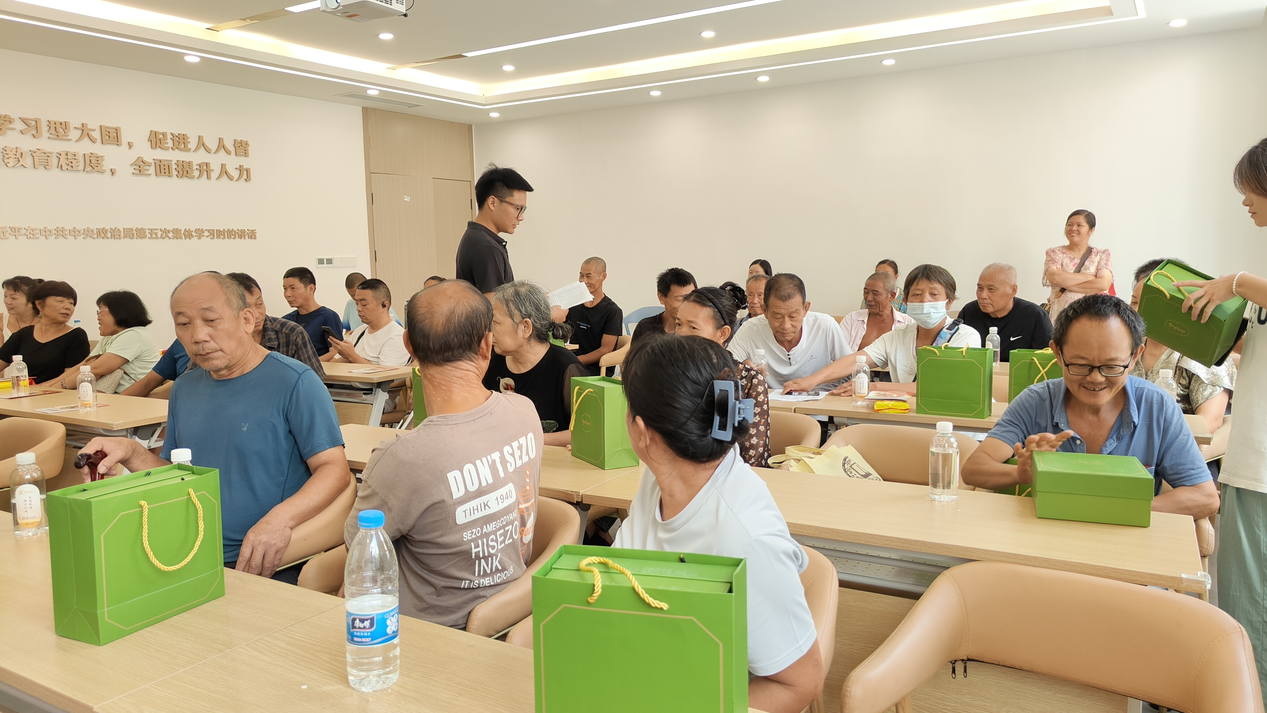 “夏日安康伴我行 —— 残疾人夏季科学养生指南”(1).png