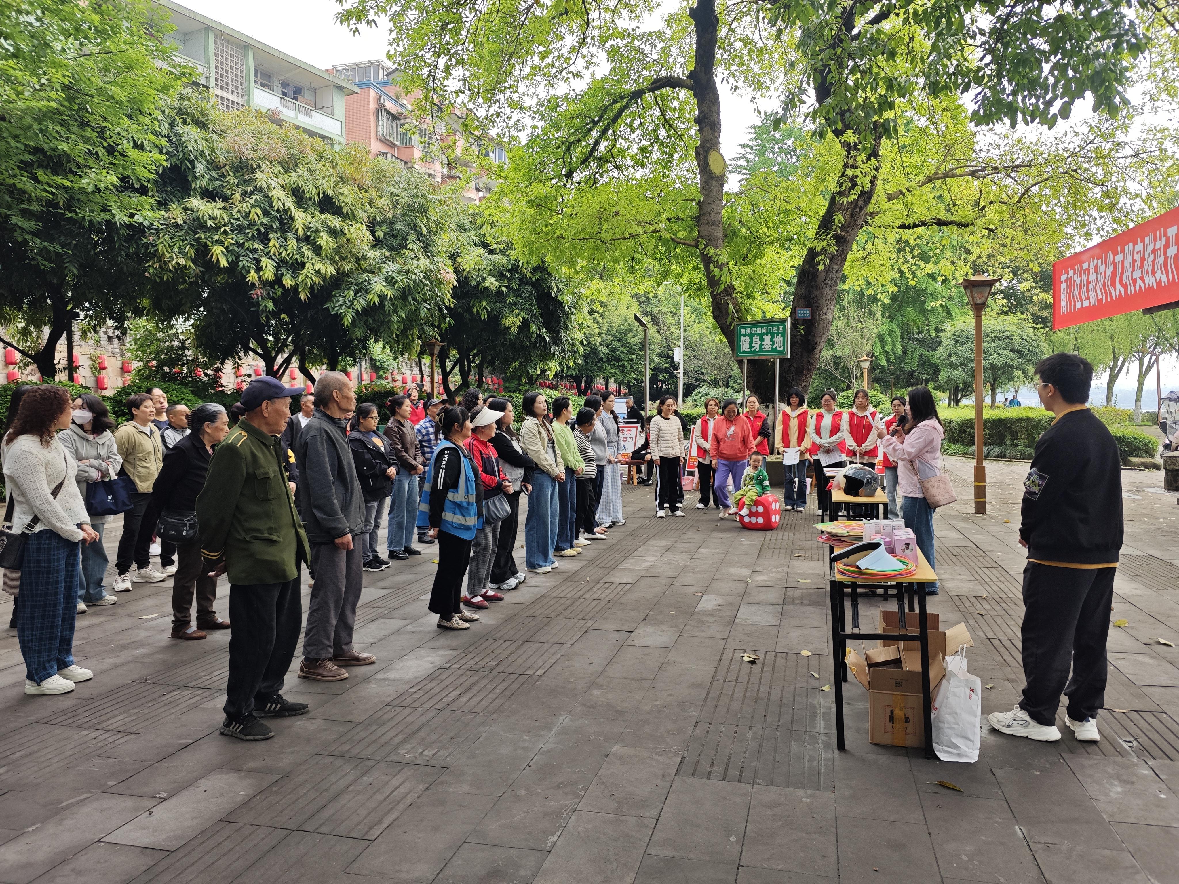 2026.4.22南溪街道南门社区新时代文明实践站开展“头盔戴戴好 钱包守守牢”主题活动1.jpg