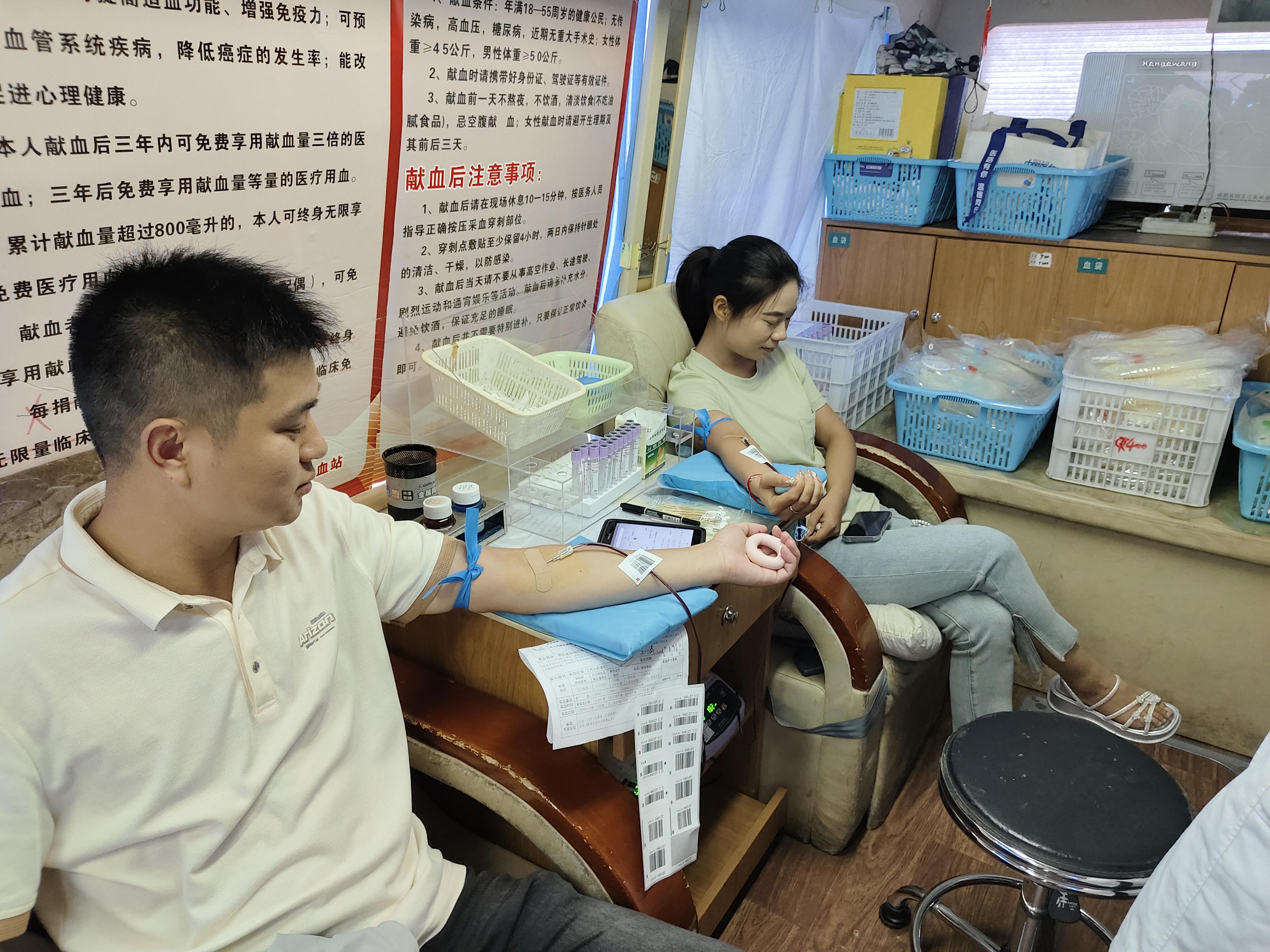 1752337167532228.jpg 2026.8.26南溪街道组织开展无偿献血公益活动3.jpg