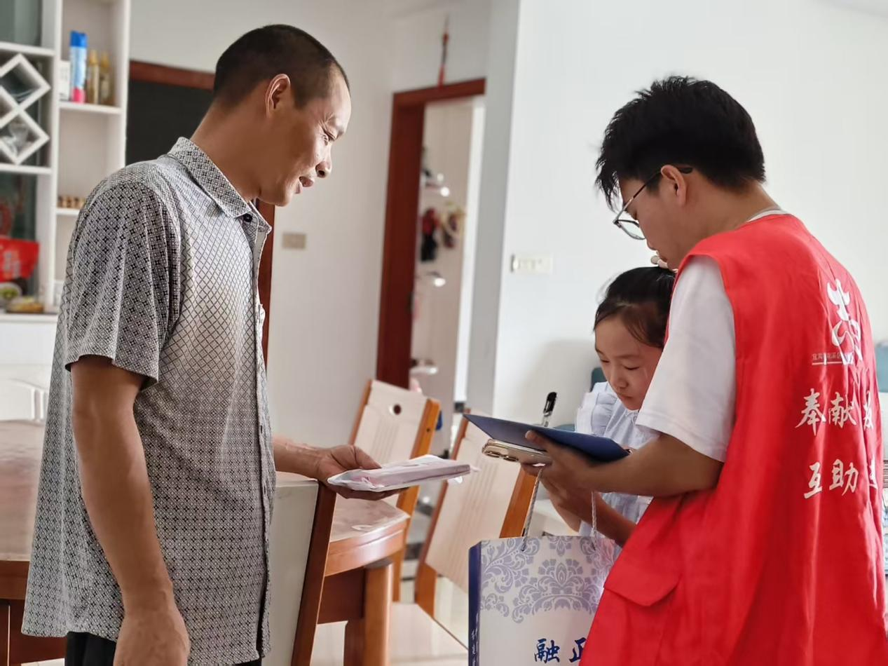 1031453642726455.png 学府社区开展慰问三类儿童志愿服务活动2.png